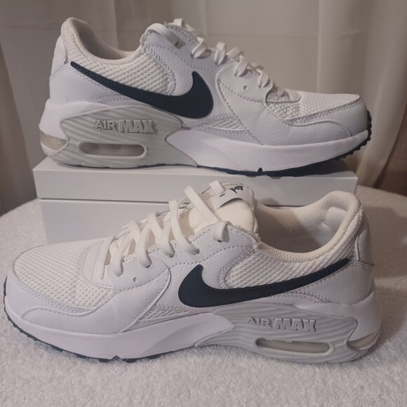 NIKE AIR MAX EXCEE WOMEN'S  SNEAKERS SIZE 8.5 - Picture 1 of 5